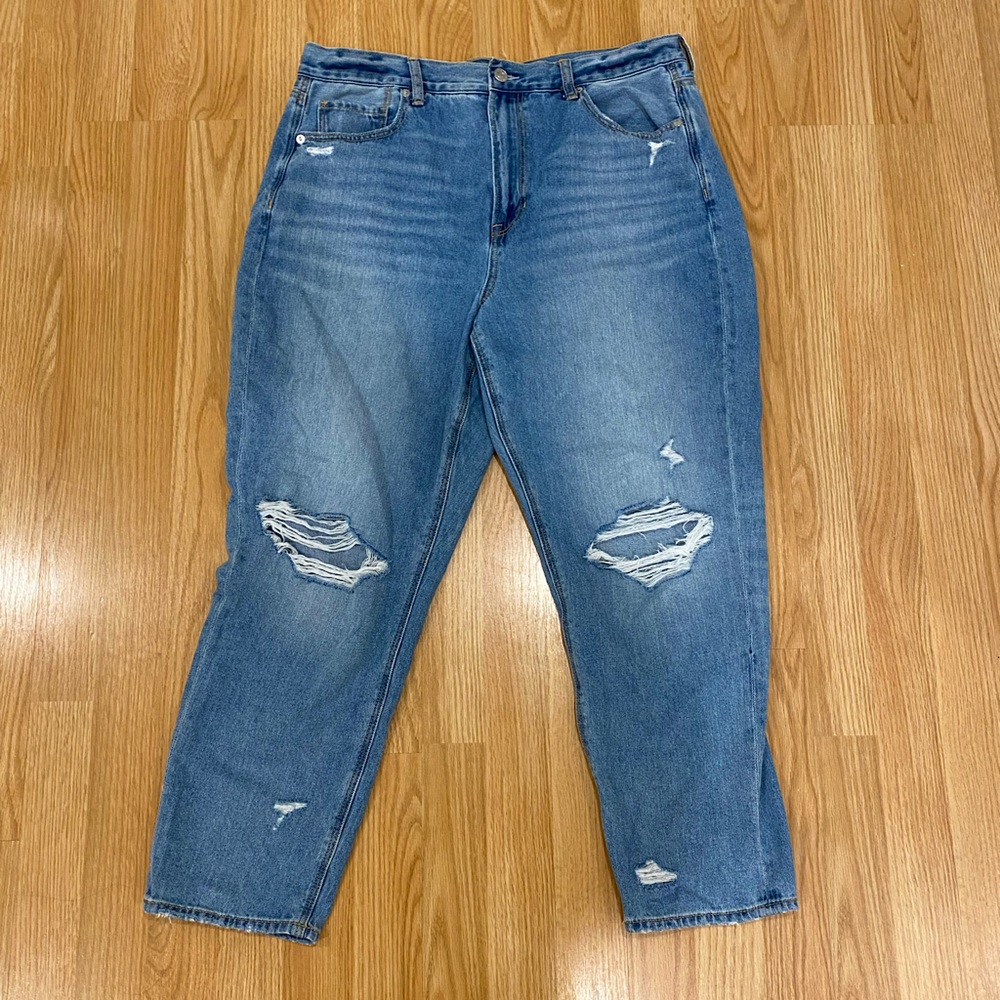 American Eagle Mom Jean with Knee Rips, 14 Short